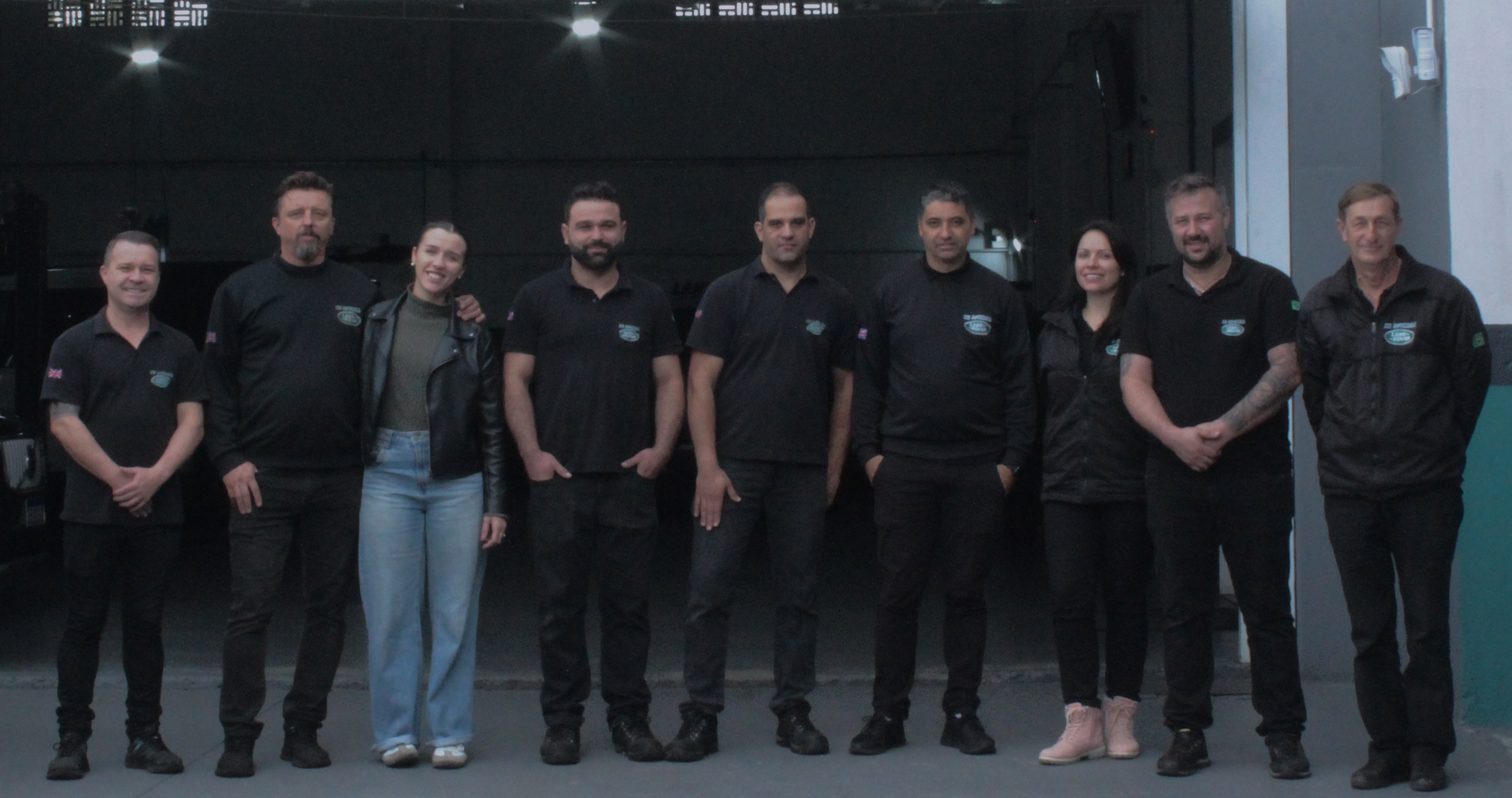 Equipe técnica da KS Oficina em atendimento especializado